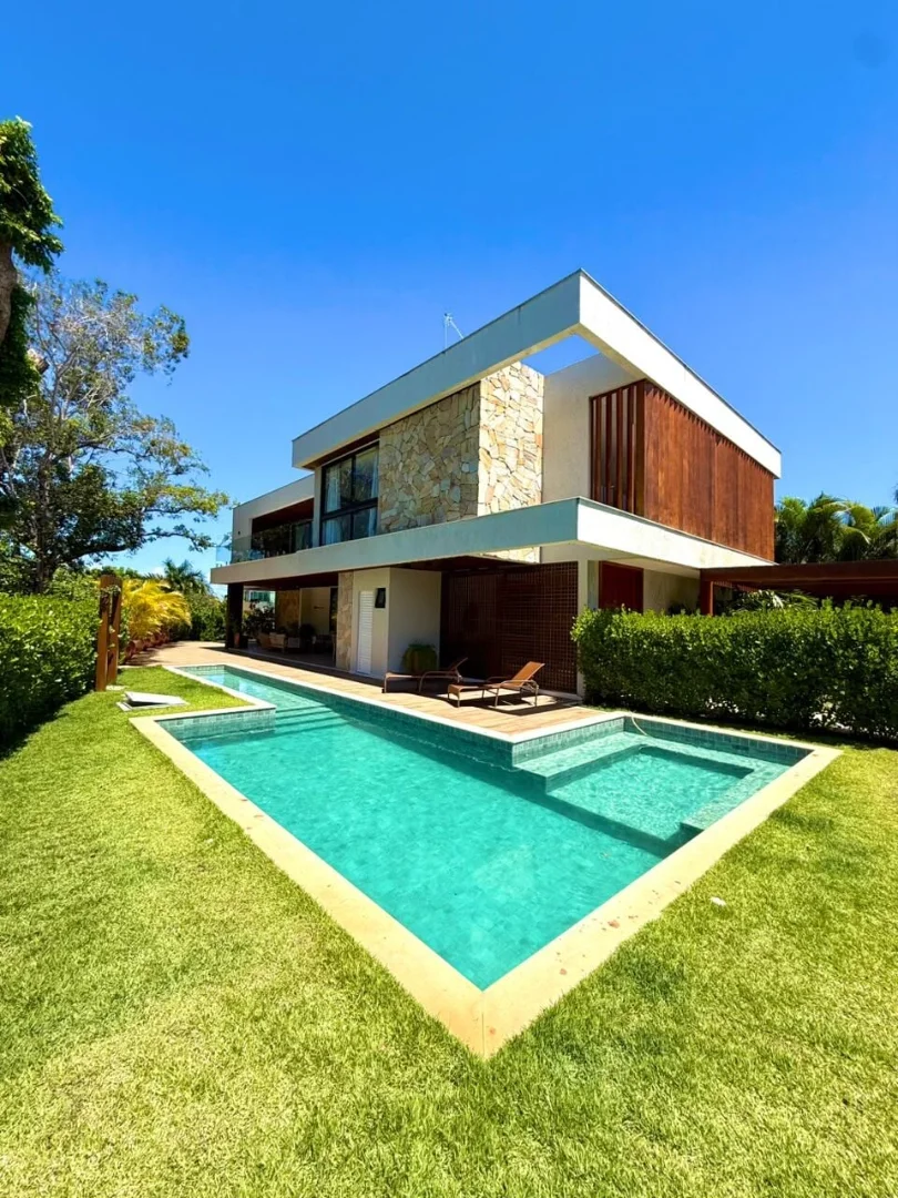 Paraíso dos Lagos - Casa de Alto Padrão com 5 Suítes no Paraíso dos Lagos, Guarajuba – Porteira Fechada (Aceita Permuta)